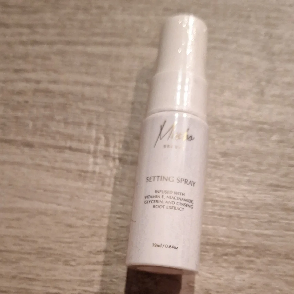 🐣 Mischa Beauty Setting Spray for a Radiant Finish🐠🍬🍿🍕🐬
